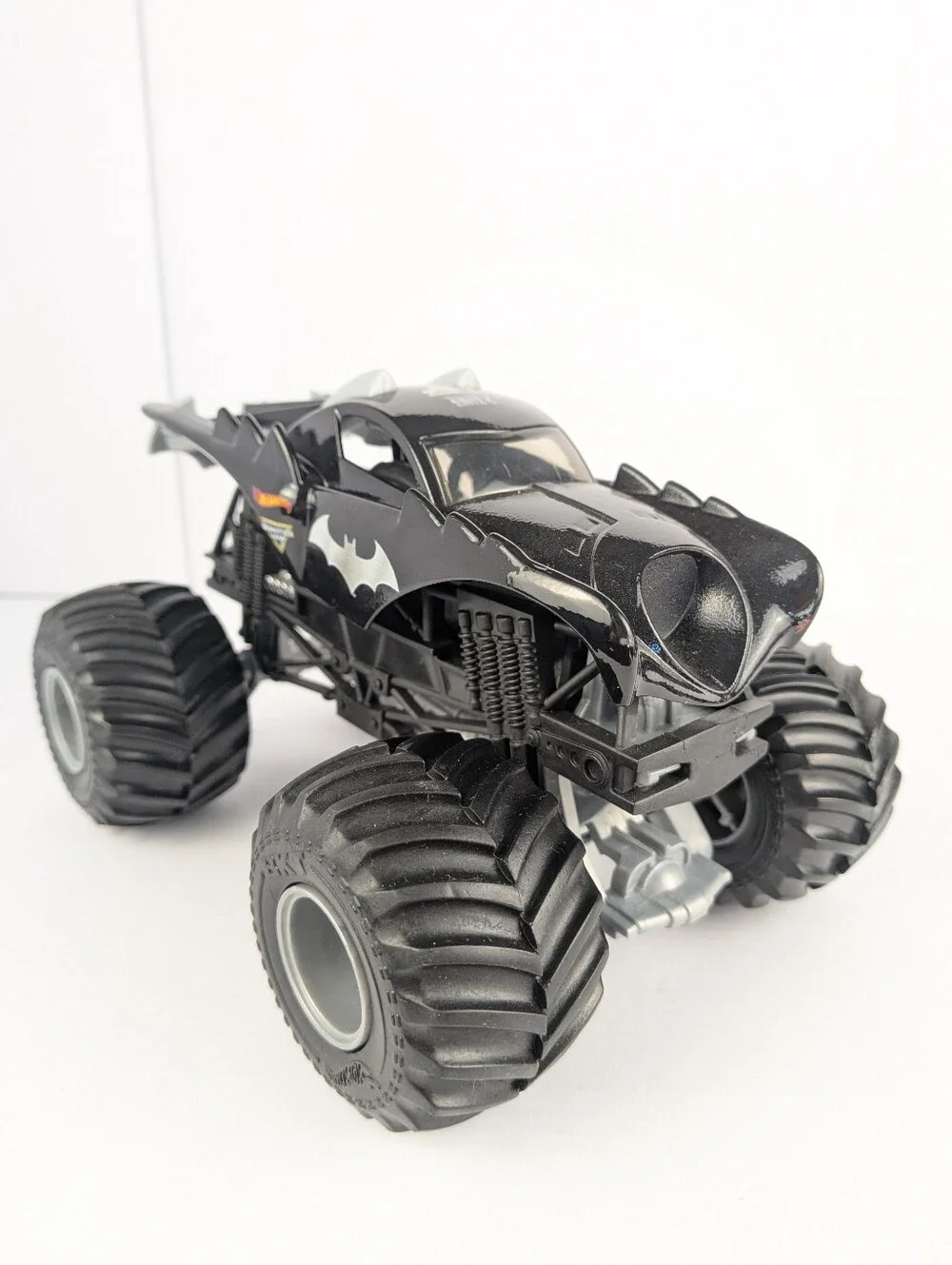 Hot Wheels Monster Jam Batman Batmobile Die-Cast Monster Truck 1:24 DC Comics